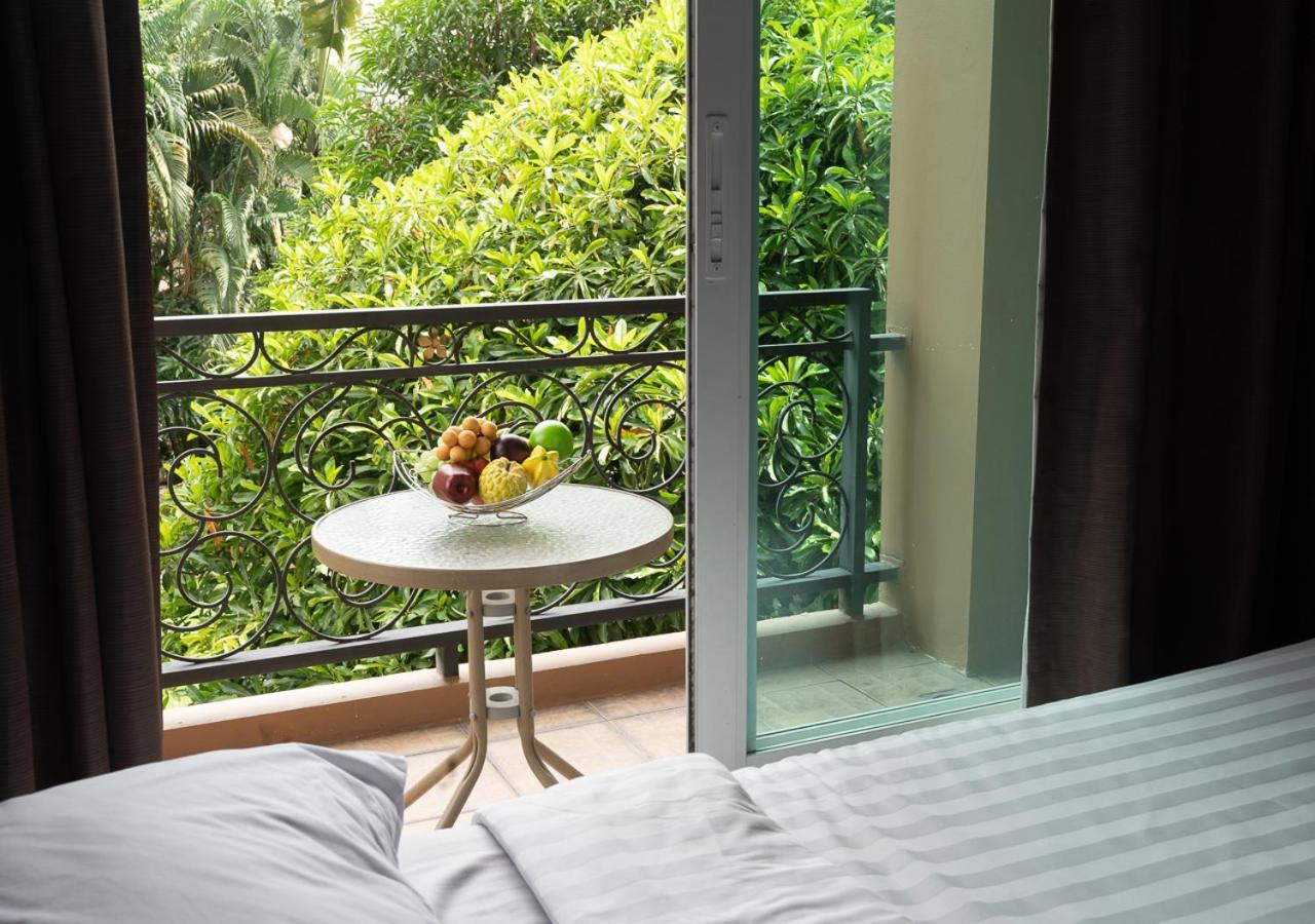 Greenview Ekkamai10 Suite Bangkok Dış mekan fotoğraf