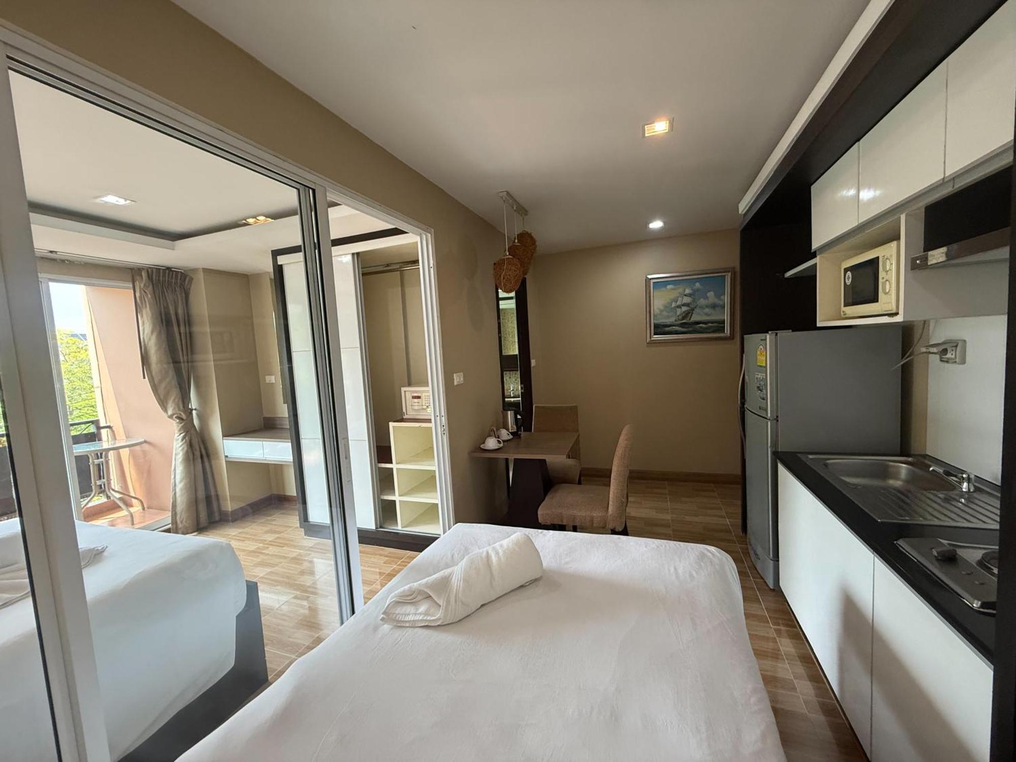 Greenview Ekkamai10 Suite Bangkok Dış mekan fotoğraf