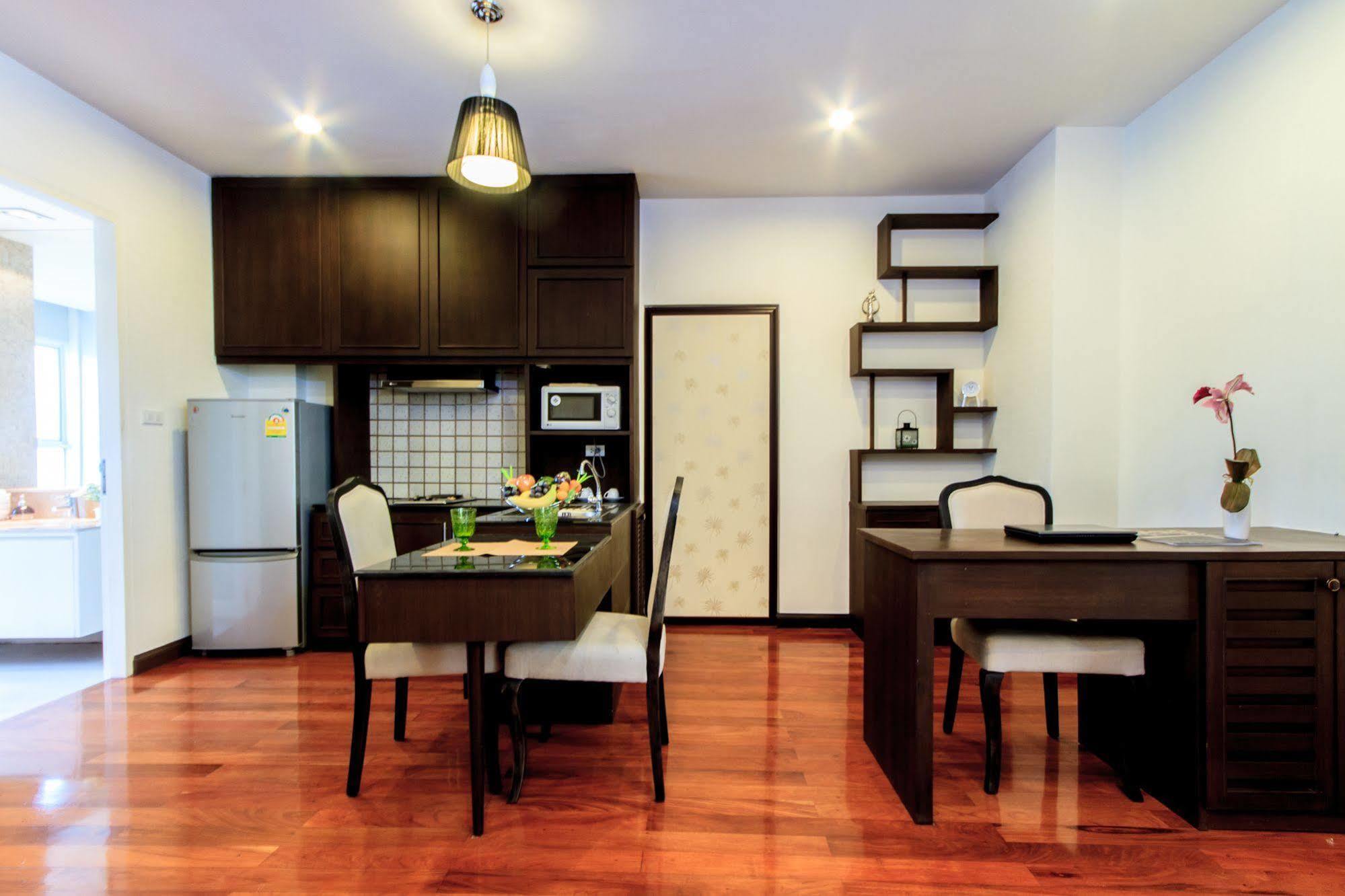 Greenview Ekkamai10 Suite Bangkok Dış mekan fotoğraf