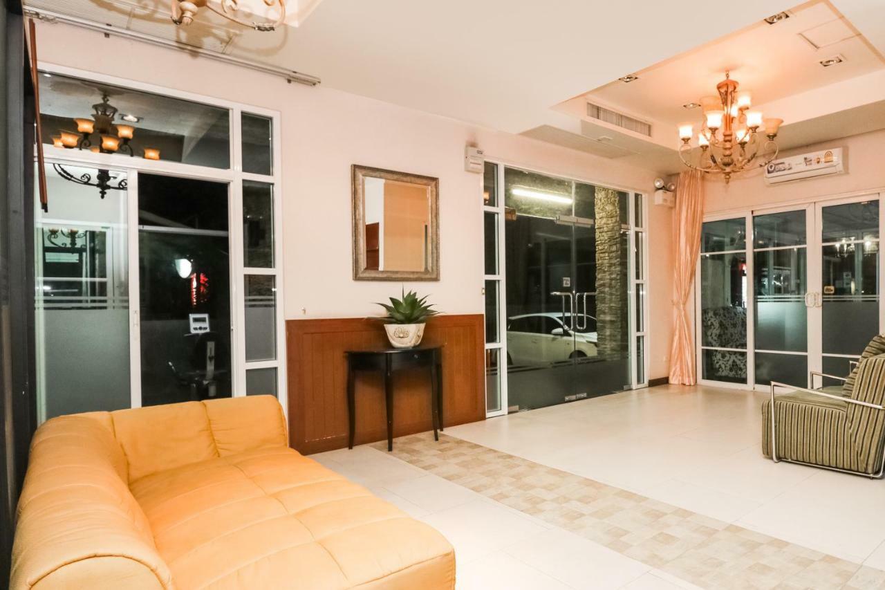 Greenview Ekkamai10 Suite Bangkok Dış mekan fotoğraf
